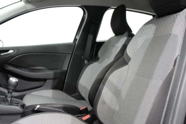 Renault Clio (2024) thumbnail 2