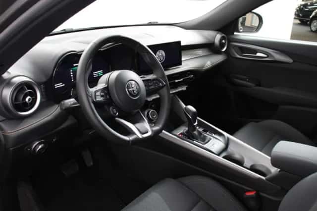 Alfa Romeo Tonale (2024) thumbnail 2