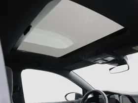 Volkswagen Golf (2024) thumbnail 2