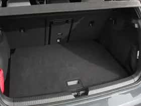 Volkswagen Golf (2024) thumbnail 37