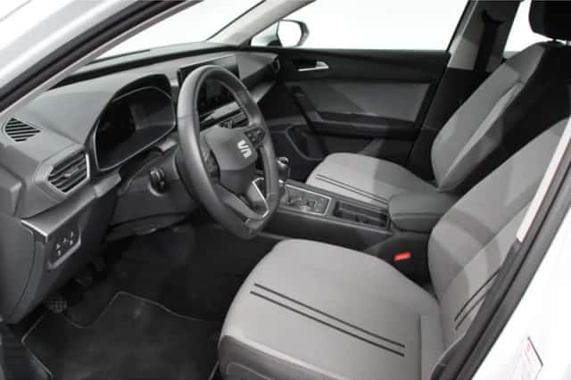 SEAT Leon (2021) thumbnail 3