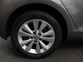 Volkswagen Golf (2015) thumbnail 2