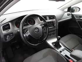 Volkswagen Golf (2015) thumbnail 3