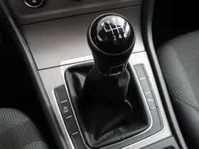 Volkswagen Golf (2015) thumbnail 28