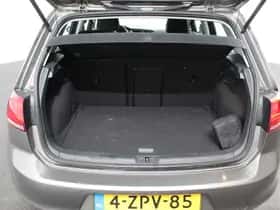 Volkswagen Golf (2015) thumbnail 32