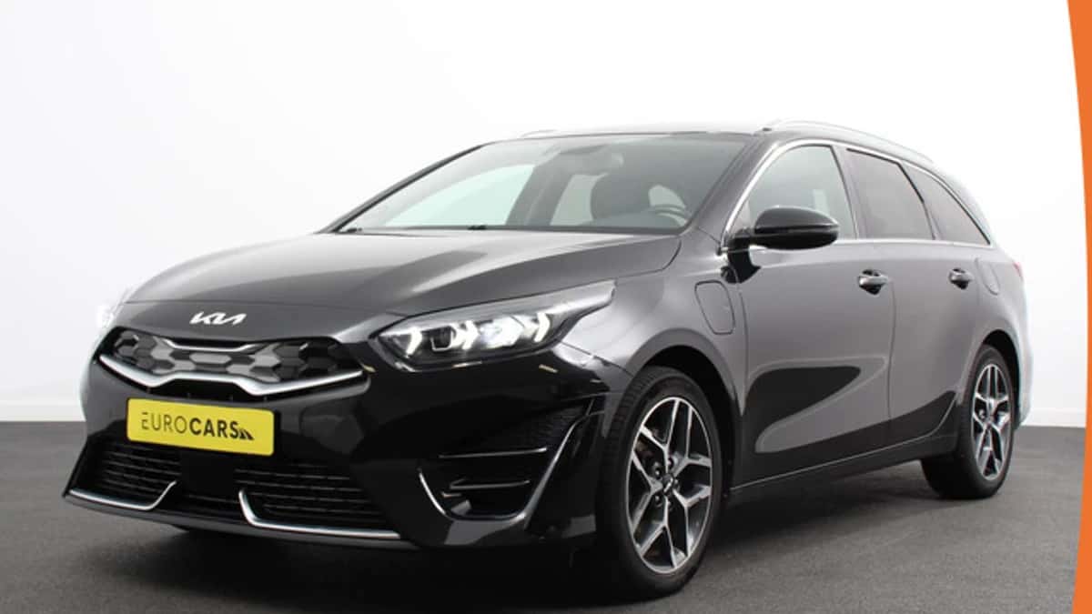 Kia Ceed Sportswagon (2022) — foto 1