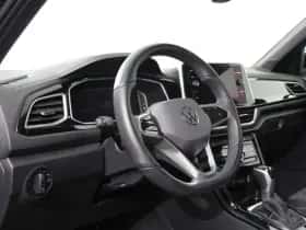 Volkswagen T-Roc (2023) thumbnail 2