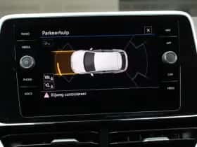 Volkswagen T-Roc (2023) thumbnail 4