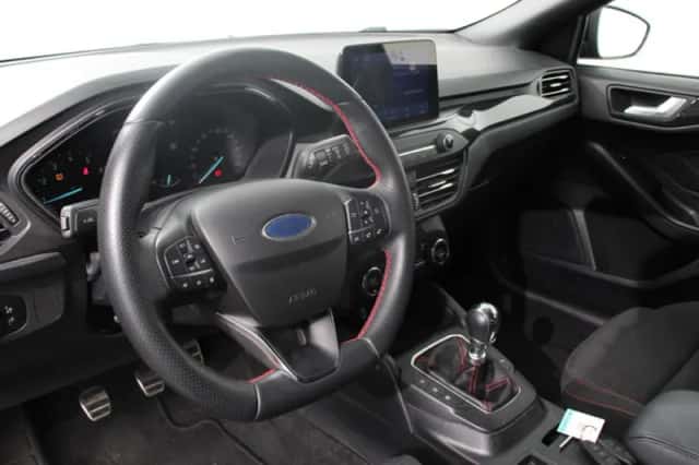 Ford Focus (2020) thumbnail 3