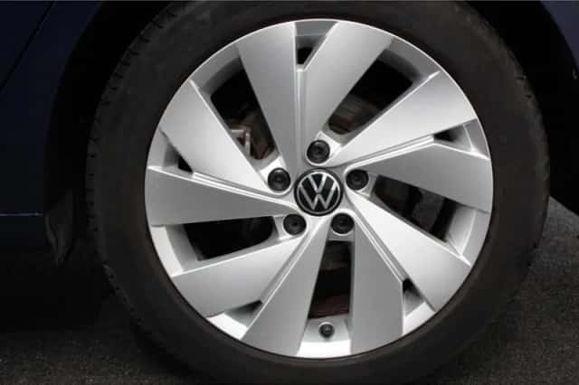 Volkswagen Golf (2021) thumbnail 3