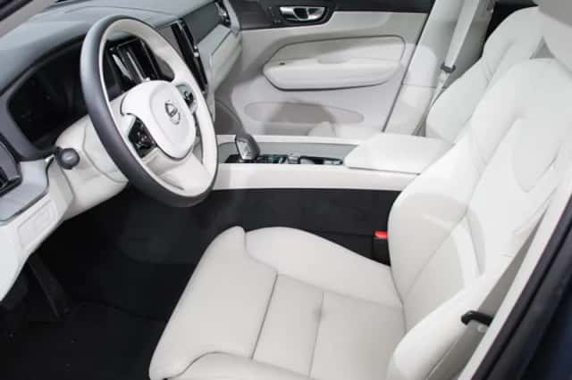Volvo XC60 (2025) thumbnail 2