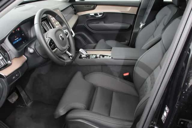 Volvo XC90 (2025) thumbnail 2
