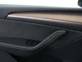 Tesla Model Y (2023) thumbnail 15