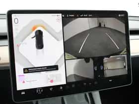 Tesla Model Y (2023) thumbnail 17
