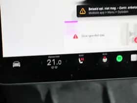 Tesla Model Y (2023) thumbnail 19