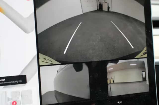 Tesla Model Y (2023) thumbnail 3