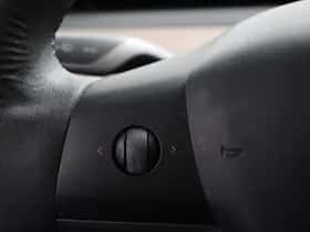 Tesla Model Y (2023) thumbnail 22