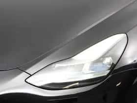 Tesla Model Y (2023) thumbnail 25