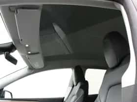 Tesla Model Y (2023) thumbnail 4