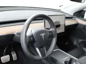 Tesla Model Y (2023) thumbnail 10