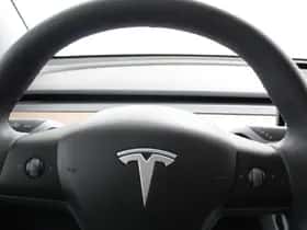 Tesla Model Y (2023) thumbnail 14