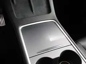 Tesla Model Y (2023) thumbnail 18