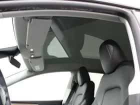 Tesla Model Y (2023) thumbnail 3