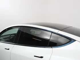 Tesla Model Y (2023) thumbnail 24