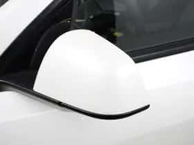 Tesla Model Y (2023) thumbnail 26