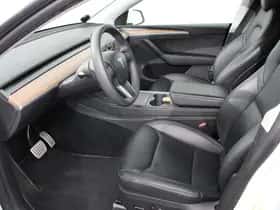 Tesla Model Y (2023) thumbnail 8