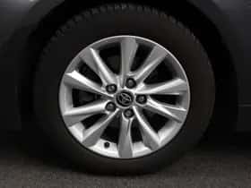 Toyota Corolla (2024) thumbnail 3