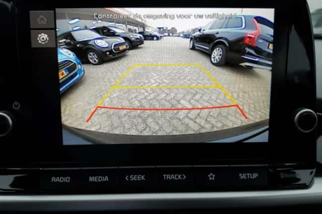 Kia Picanto (2023) thumbnail 2