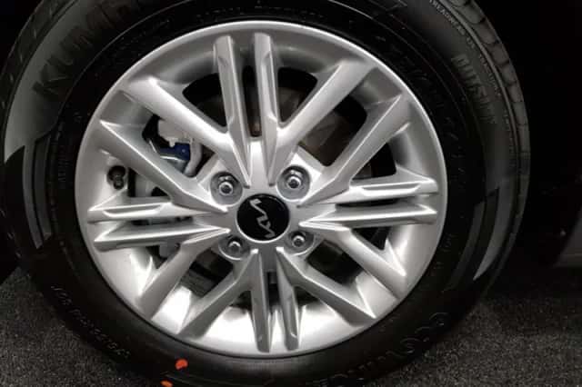 Kia Picanto (2023) thumbnail 3