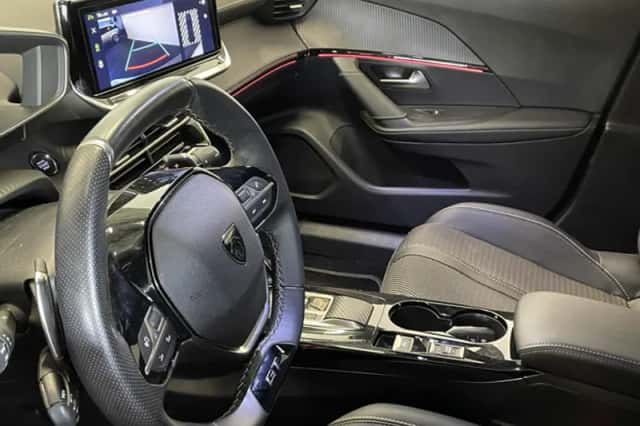 Peugeot 2008 (2024) thumbnail 2