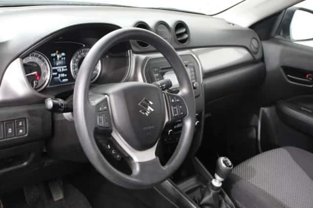 Suzuki Vitara (2021) thumbnail 2