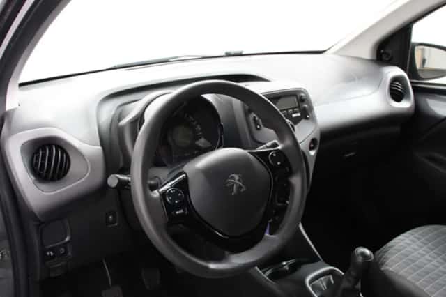 Peugeot 108 (2022) thumbnail 2