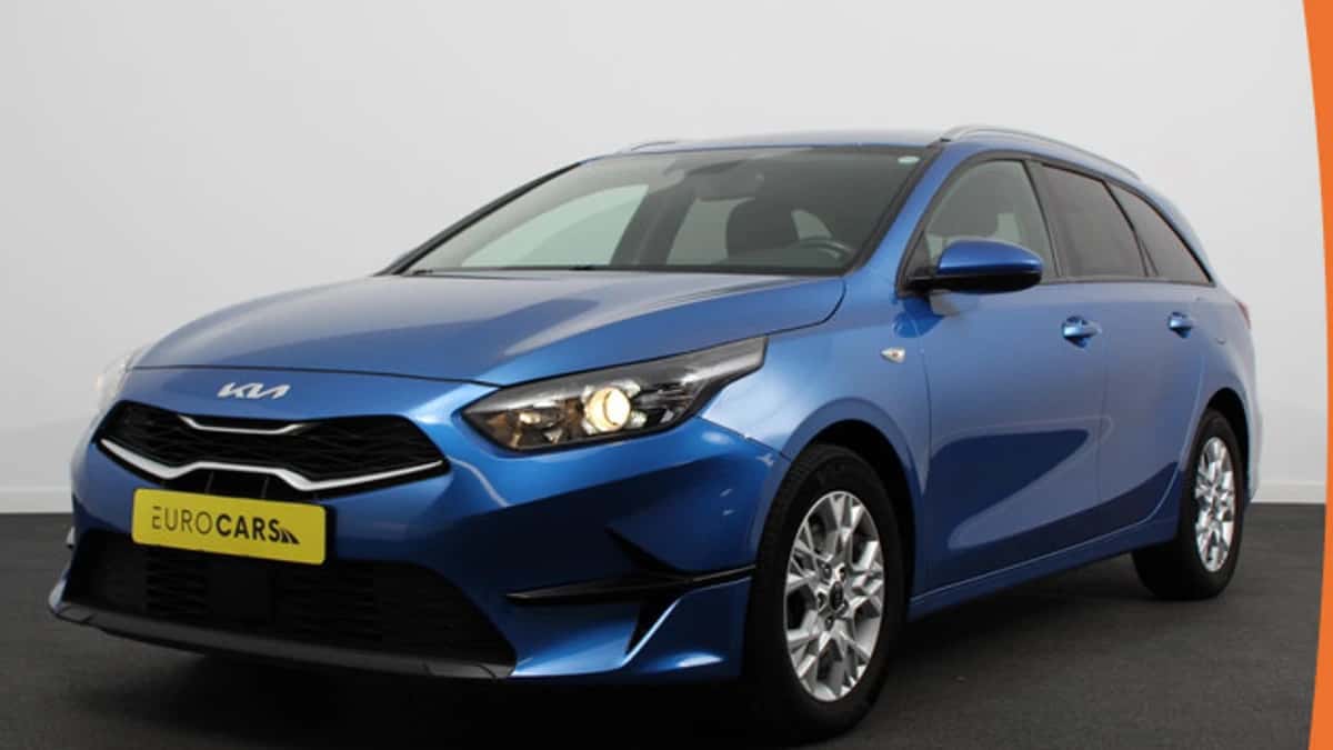 Kia Ceed Sportswagon (2023) — foto 1