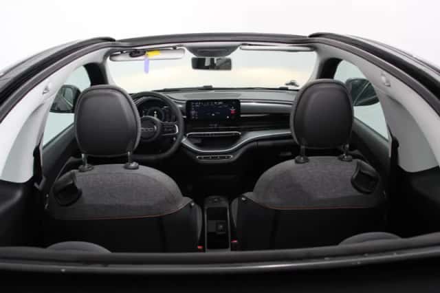Fiat 500e (2023) thumbnail 2