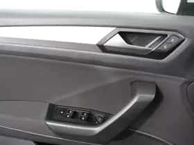 Volkswagen T-Roc (2023) thumbnail 11