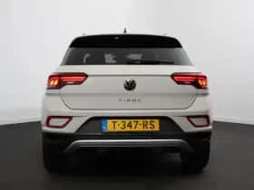 Volkswagen T-Roc (2023) thumbnail 5