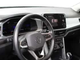 Volkswagen T-Roc (2023) thumbnail 10