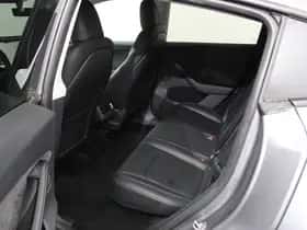 Tesla Model Y (2024) thumbnail 12