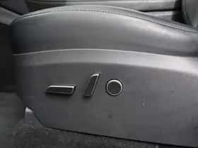 Tesla Model Y (2024) thumbnail 14