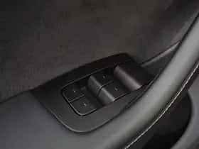 Tesla Model Y (2024) thumbnail 16