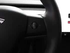 Tesla Model Y (2024) thumbnail 19