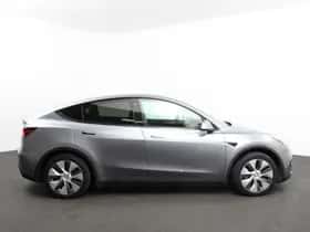 Tesla Model Y (2024) thumbnail 8