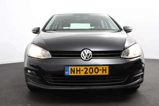 Volkswagen Golf (2017) thumbnail 4