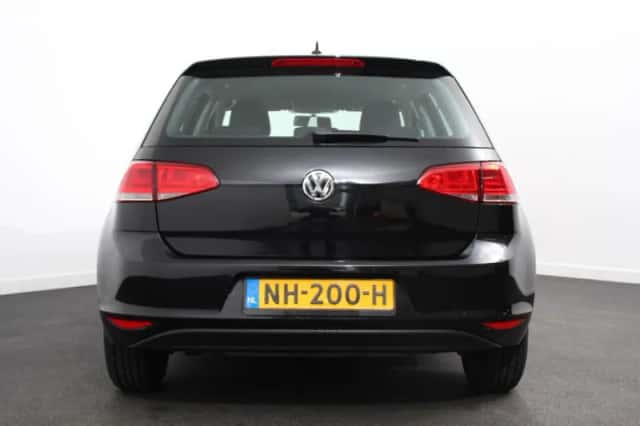 Volkswagen Golf (2017) thumbnail 5