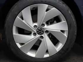 Volkswagen Golf (2021) thumbnail 5