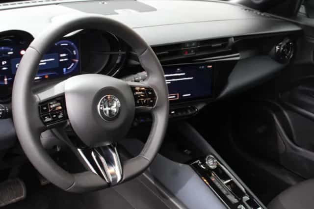 Alfa Romeo Junior (2025) thumbnail 2